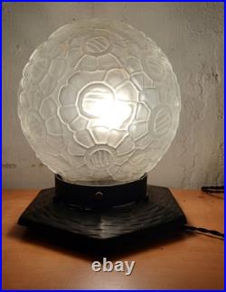 Très Jolie Lampe époque Art Deco fer martelé et Verre, entièrement d'origine
