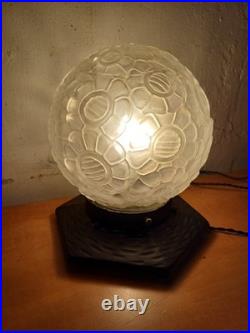 Très Jolie Lampe époque Art Deco fer martelé et Verre, entièrement d'origine