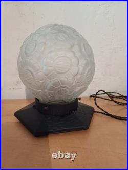Très Jolie Lampe époque Art Deco fer martelé et Verre, entièrement d'origine