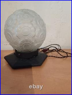 Très Jolie Lampe époque Art Deco fer martelé et Verre, entièrement d'origine