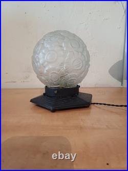Très Jolie Lampe époque Art Deco fer martelé et Verre, entièrement d'origine