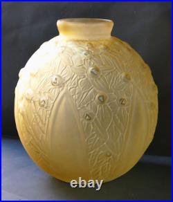 Très gros Vase boule en Verre Pressé Moulé. Art Deco Delatte Nancy Era Muller