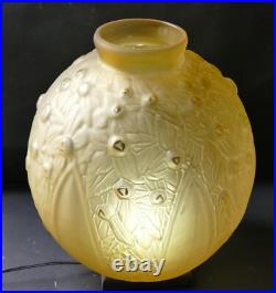 Très gros Vase boule en Verre Pressé Moulé. Art Deco Delatte Nancy Era Muller