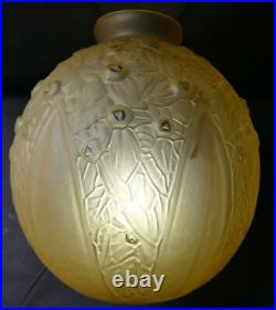 Très gros Vase boule en Verre Pressé Moulé. Art Deco Delatte Nancy Era Muller