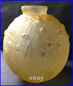 Très gros Vase boule en Verre Pressé Moulé. Art Deco Delatte Nancy Era Muller