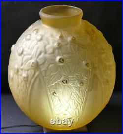 Très gros Vase boule en Verre Pressé Moulé. Art Deco Delatte Nancy Era Muller
