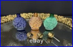 Trois flacons à parfum Art Déco en verre satiné