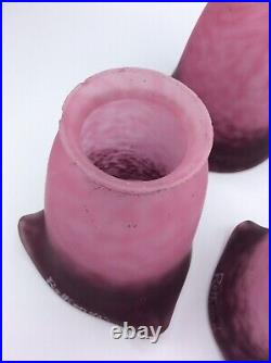 Trois tulipes en pâte de verre marmoréen rose violet signé Rethondes Art Déco