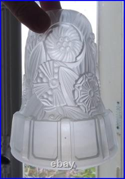 Tulipe / Abat jour Art Déco verre pressé Hettier & Vincent Era Muller Degué