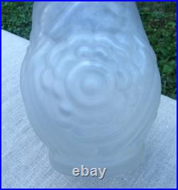 VASE ART DÉCO SIGNÉ CARRILLO EN VERRE PRESSÉ DÉCOR AUX PERRUCHES H 17 cm