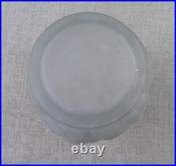 VASE ART DÉCO SIGNÉ CARRILLO EN VERRE PRESSÉ DÉCOR AUX PERRUCHES H 17 cm