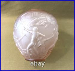 Vase ARCHERS dans le gout de LALIQUE verre pressé moulé ART DECO 25cm Hommes nus