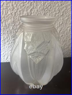 Vase Art Déco En Verre Dépoli Signé Muller Freres