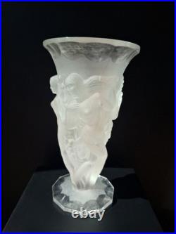 Vase Art Déco Lalique modèle Bacchantes. Verre Crystal Sculpté Signé René Laliqu