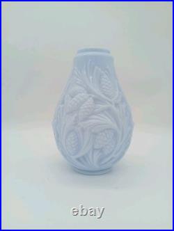 Vase Art Déco Opaline Verre Bleu Pastel Décor Pommes de Pin France Années 1930