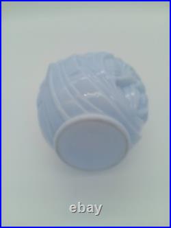 Vase Art Déco Opaline Verre Bleu Pastel Décor Pommes de Pin France Années 1930
