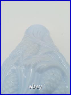 Vase Art Déco Opaline Verre Bleu Pastel Décor Pommes de Pin France Années 1930