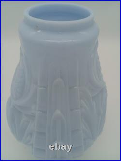 Vase Art Déco Opaline Verre Bleu Pastel Décor Pommes de Pin France Années 1930