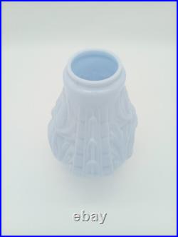 Vase Art Déco Opaline Verre Bleu Pastel Décor Pommes de Pin France Années 1930