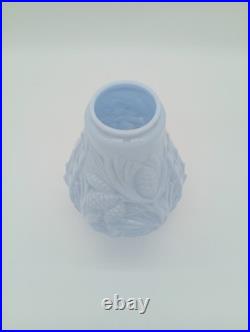 Vase Art Déco Opaline Verre Bleu Pastel Décor Pommes de Pin France Années 1930