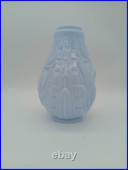 Vase Art Déco Opaline Verre Bleu Pastel Décor Pommes de Pin France Années 1930
