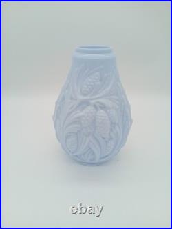 Vase Art Déco Opaline Verre Bleu Pastel Décor Pommes de Pin France Années 1930