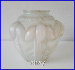 Vase Art Déco décor fort relief