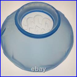 Vase Art Déco en Pâte de Verre Bleu moulé pressé à décor de vague et de Mouettes