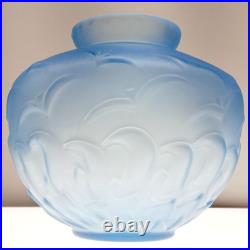 Vase Art Déco en Pâte de Verre Bleu moulé pressé à décor de vague et de Mouettes
