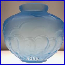 Vase Art Déco en Pâte de Verre Bleu moulé pressé à décor de vague et de Mouettes