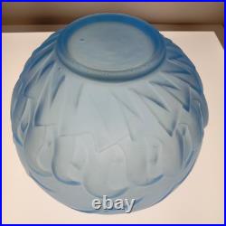 Vase Art Déco en Pâte de Verre Bleu moulé pressé à décor de vague et de Mouettes