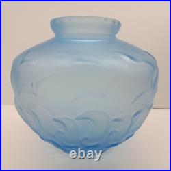Vase Art Déco en Pâte de Verre Bleu moulé pressé à décor de vague et de Mouettes