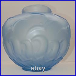 Vase Art Déco en Pâte de Verre Bleu moulé pressé à décor de vague et de Mouettes