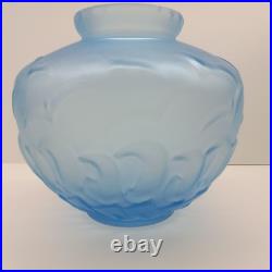 Vase Art Déco en Pâte de Verre Bleu moulé pressé à décor de vague et de Mouettes