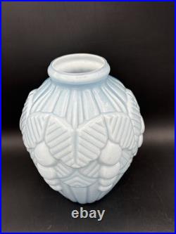 Vase Art Déco en verre double couche vers 1930