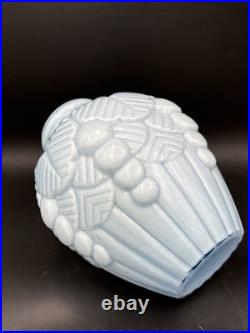 Vase Art Déco en verre double couche vers 1930