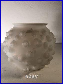 Vase Art Deco en verre opalescent de René Lalique
