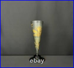 Vase Art Déco en verre soufflé gravé à l'acide motif floral doré