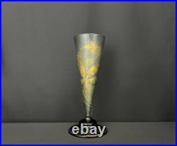 Vase Art Déco en verre soufflé gravé à l'acide motif floral doré