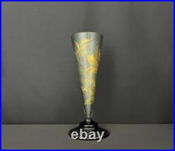 Vase Art Déco en verre soufflé gravé à l'acide motif floral doré