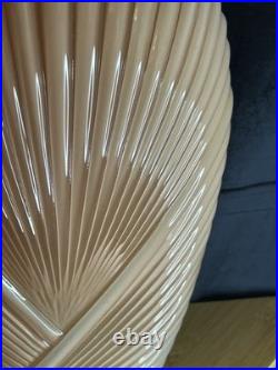 Vase Art déco en verre pressé à décor spiralé Europe centrale, vers 1930