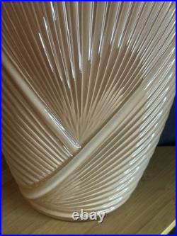 Vase Art déco en verre pressé à décor spiralé Europe centrale, vers 1930