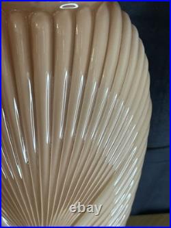 Vase Art déco en verre pressé à décor spiralé Europe centrale, vers 1930