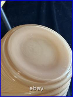 Vase Art déco en verre pressé à décor spiralé Europe centrale, vers 1930