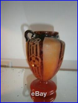 Vase art déco avec des anses Le Verre français Charder