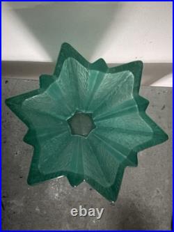 Vase art déco en verre vert effet texturé, forme étoile tulipe décoratif