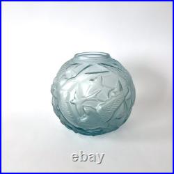 Vase boule Art Déco Arvers France (André Delatte) en verre bleu moulé-pressé Vase boule Art Déco Arvers France (André Delatte) en verre bleu moulé-pressé