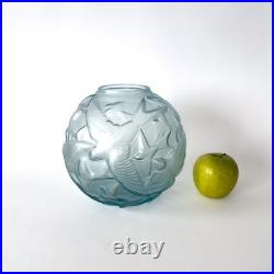 Vase boule Art Déco Arvers France (André Delatte) en verre bleu moulé-pressé