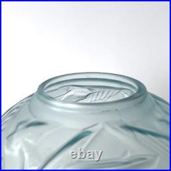 Vase boule Art Déco Arvers France (André Delatte) en verre bleu moulé-pressé Vase boule Art Déco Arvers France (André Delatte) en verre bleu moulé-pressé