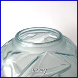 Vase boule Art Déco Arvers France (André Delatte) en verre bleu moulé-pressé Vase boule Art Déco Arvers France (André Delatte) en verre bleu moulé-pressé